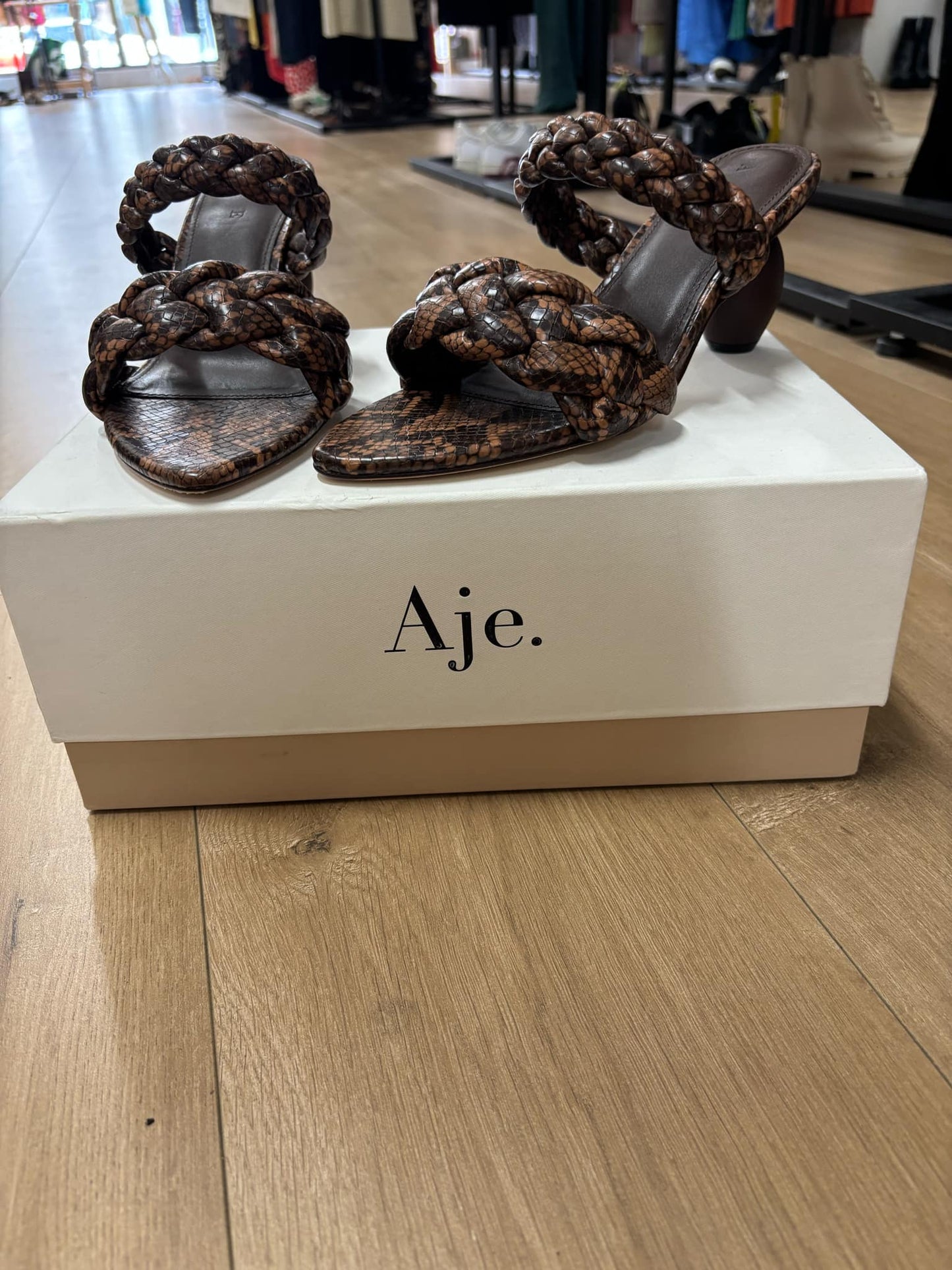 Stone woven heels 39