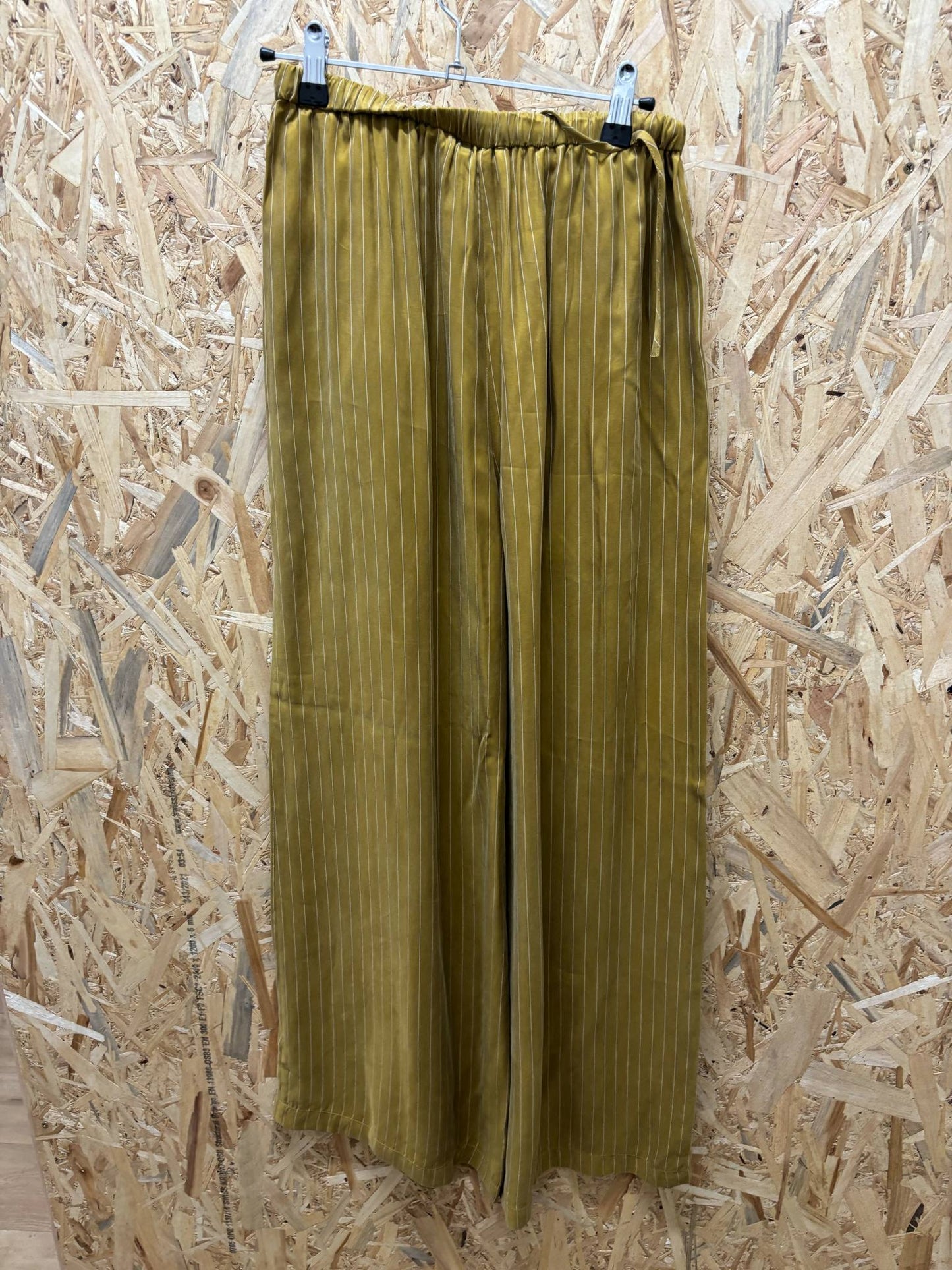 Pinstripe size 6 pants with tag